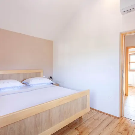 Biokovski Zagrljaj Βίλα