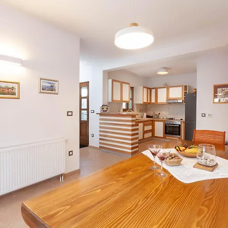 Villa Biokovski Zagrljaj