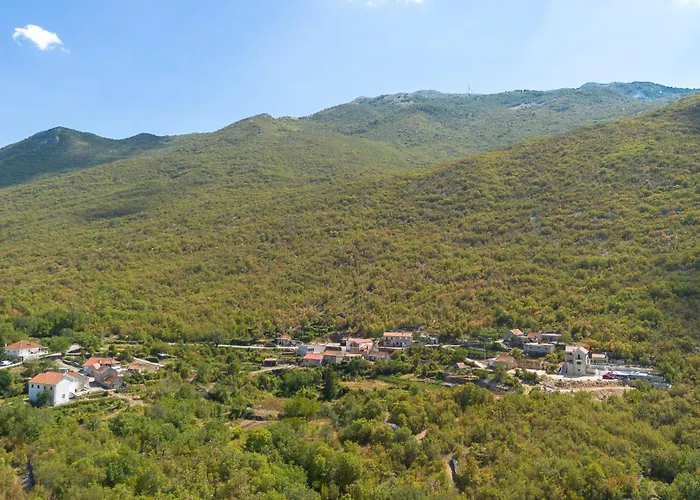 Biokovski Zagrljaj Willa Zagvozd